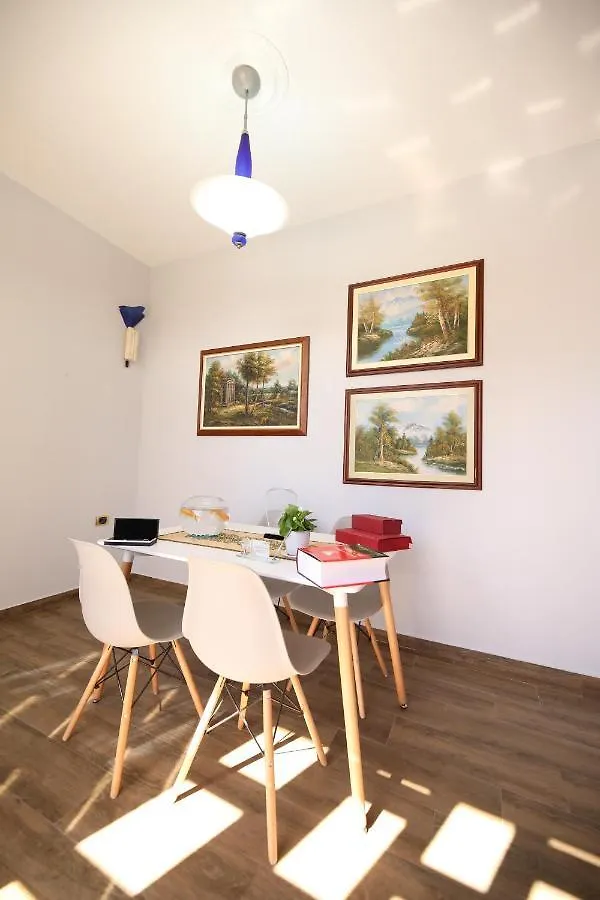 לינה וארוחת בוקר Vlorë Ulcas Guest Huse